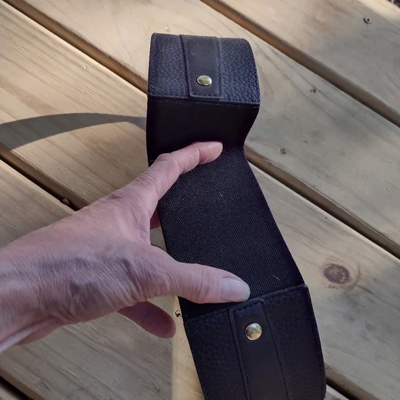 Medium black and gold belt from the Limited leather, waist cinch, mint condition - Picture 7 of 8